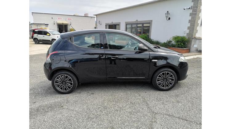Lancia Ypsilon ECOCHIC GOLD GPL Berlina