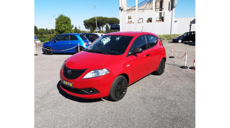 Lancia Ypsilon 1.0 FireFly HYBDIR S&S ECOCHIC PROMO WEB Berlina