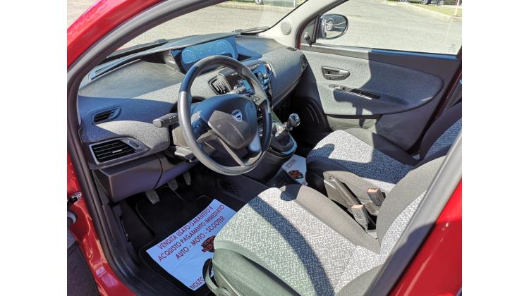 Lancia Ypsilon 1.0 FireFly HYBDIR S&S ECOCHIC PROMO WEB Berlina