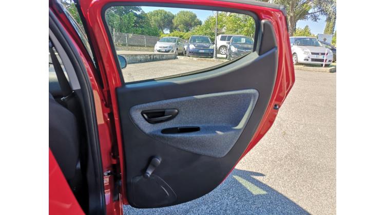 Lancia Ypsilon 1.0 FireFly HYBDIR S&S ECOCHIC PROMO WEB Berlina