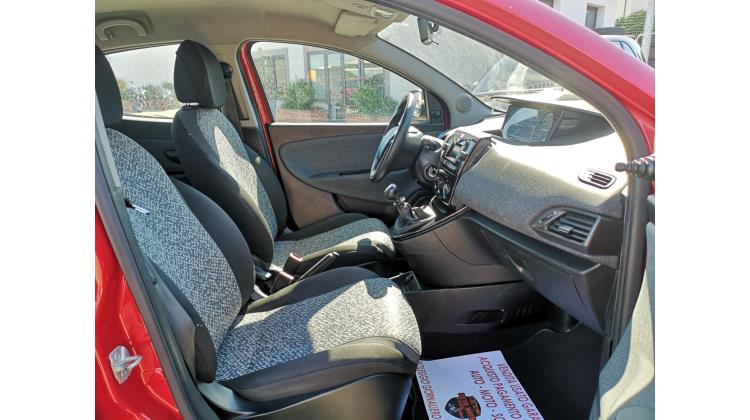 Lancia Ypsilon 1.0 FireFly HYBDIR S&S ECOCHIC PROMO WEB Berlina