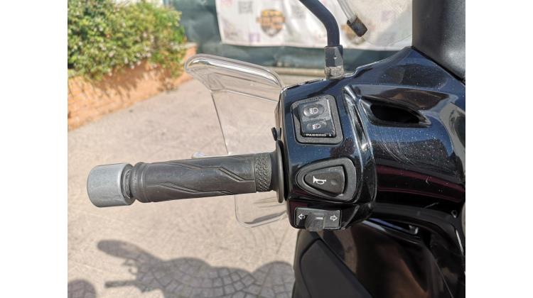 Honda SH 300i con bauletto SCOOTER