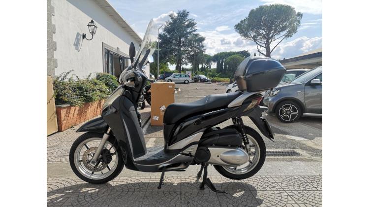 Honda SH 300i con bauletto SCOOTER