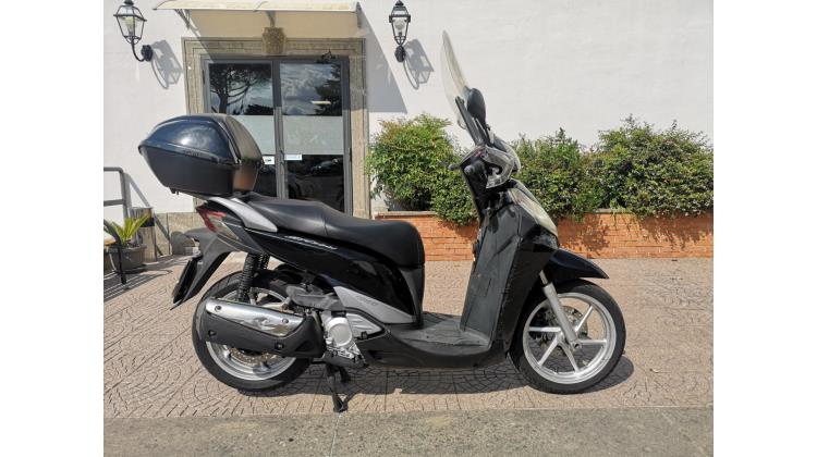 Honda SH 300i con bauletto SCOOTER