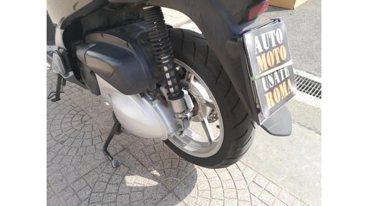 Honda SH 300i con bauletto SCOOTER