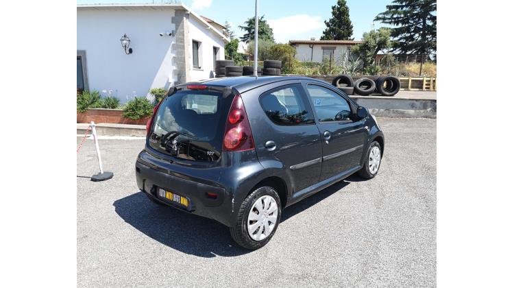 Peugeot 107 1.0 Berlina