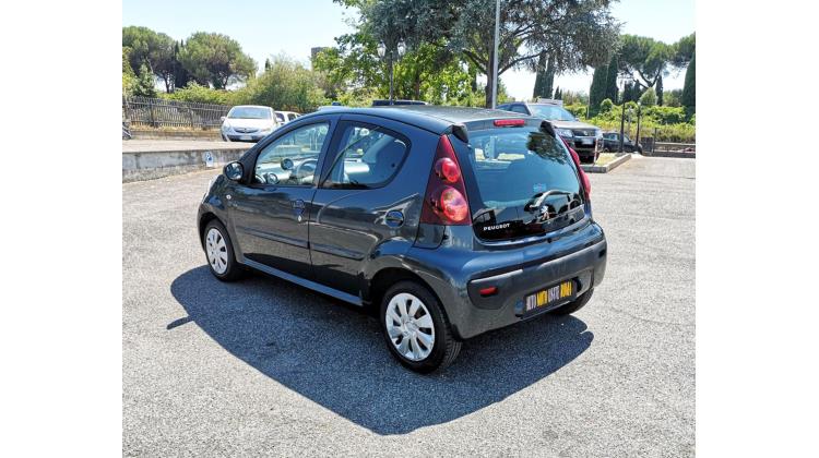 Peugeot 107 1.0 Berlina