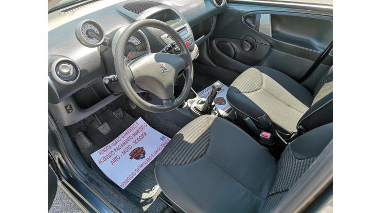 Peugeot 107 1.0 Berlina