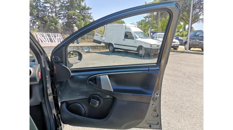 Peugeot 107 1.0 Berlina