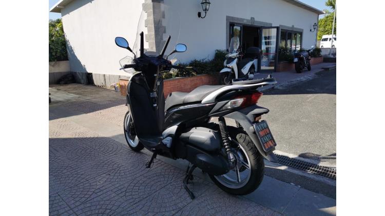 Honda SH 300 SCOOTER