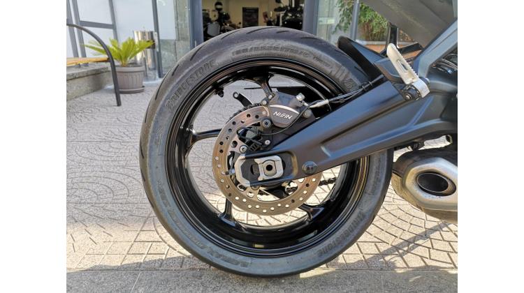 Triumph Trident NAKED