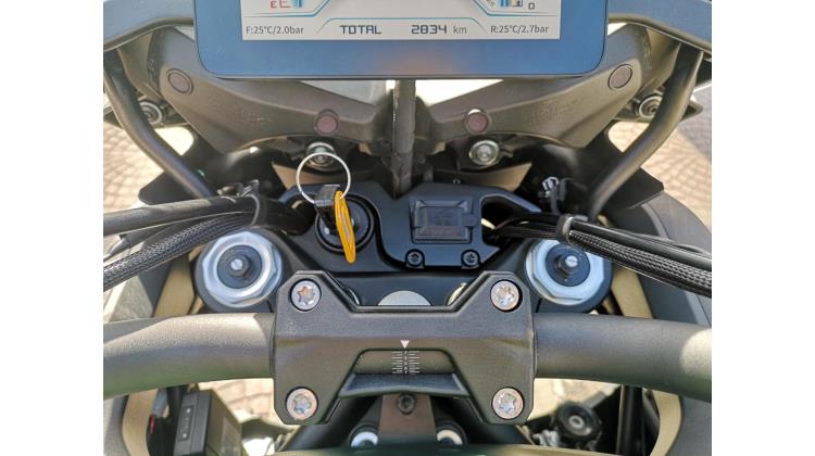 QJ MOTOR SRT 900 SX ENDURO STRADALE
