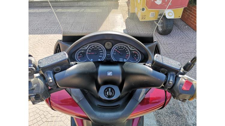 Honda SW-T 400 ABS SCOOTER