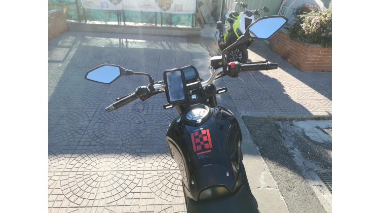 VOGE TROFEO 300 AC NAKED